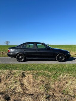 BMW e39 525i facelift - 3