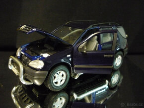 Mercedes Benz ML 320 modrý Maisto 1/18 - 3