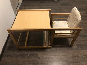 dřevěná rozkládací židlička se stolečkem - 3
