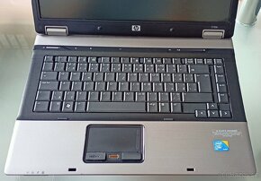 Plně funkční notebook HP 6730b se sériovým portem - 3