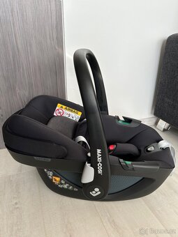 Maxi-Cosi Pebble 360 (včetně základny FamilyFix 360) - 3