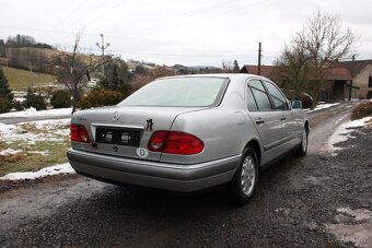 Mercedes-Benz Třídy E230 2,3i ,1 Majitel,Elegance, Serviska - 3