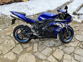 Yamaha R1 - 3