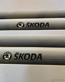 Škoda.Samolepící pruhy na boční dveře.Retro. - 3