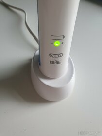 Elektrický kartáček OralB Professional Care - 3