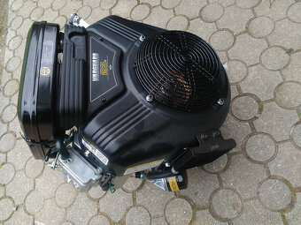 Nový motor Briggs Stratton Vanguard 23 HP - dvouválec - 3