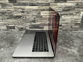 CTO MacBook Pro 15" 2017 i7 / 16GB / 500GB / Pro 560 - 3