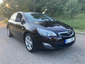 Opel Astra J 1,4 TURBO, integrovaný nosič kol - 3