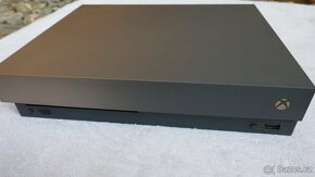 Xbox One X 1 TB /1X JOYSTICK - 3