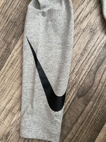 Luxusní šedé nové legíny Nike vel.38/M - 3