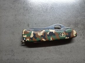 Nůž Victorinox Trailmaster One Hand 111mm Camo - 3