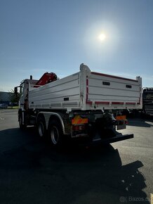 Mercedes Benz Arocs 3348 6x6 třístranný sklápěč jeřáb Fassi - 3