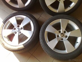 alu kola 5x112 r17 original škoda 225/45/17 - 3