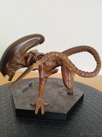 Vetřelec - Alien - sběratelská socha Mega Runner Xenomorph - 3