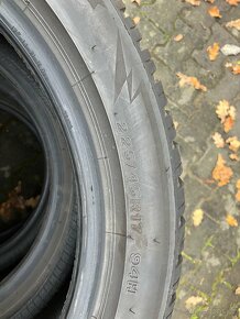 Prodám zimní pneu Bridgestone 225/45r17 - 3