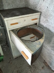 Prodám starou kuchyňskou skříňku - 3
