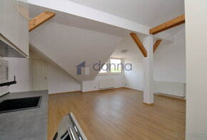 Pronájem podkrovního bytu 6+kk, 194m², ul. Bělehradská, P2 - - 3