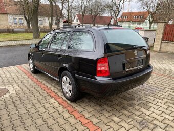 Š OCTAVIA COMBI TOUR 1.6 MPi 2005 - 3