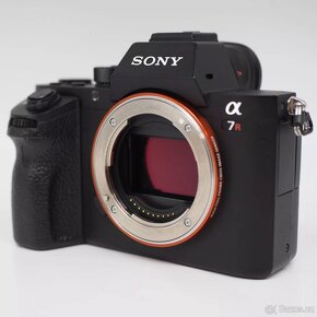 Fotoaparát Sony A7R II + příslušenství - 3