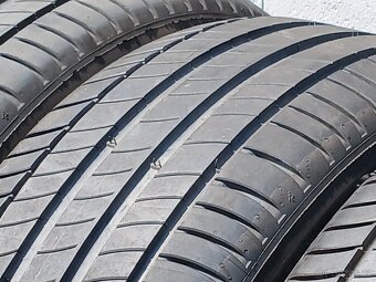 Letní pneu Michelin 215/55/17  vzorek 2 x 7mm - 3