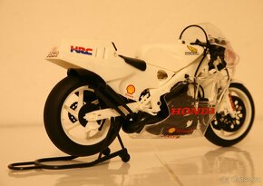 Motocykly silniční Honda TAMIYA (1:12) - 3