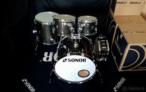 Prodám nové bicí Sonor AQ2- lak, transparent black - 3