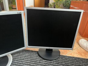 Monitor LG 20" (+ 19", klávesnice, PC, reproduktory...) - 3