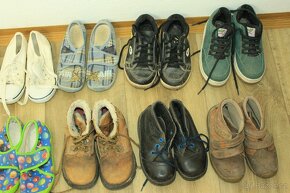 LEVNĚ - 10 párů nošených bot pro chlapce vel. 27 a 28 - 3