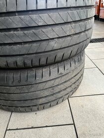 Pneu 255/40 R20 - 3