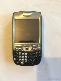 Palm Treo 750v s kolébkou a stylusem - 3