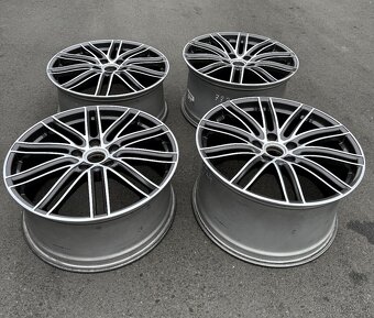 sada: 21" kola Porsche Panamera - 3