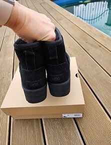 UGG vel.37 a 42 nové vcetne krabice original - 3