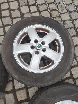 Prodám orig.alu 15 škoda octavia 1 5x100 ET 38 letní pneu - 3