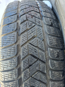 Prodám 2x zimní pneu Pirelli 215/65/17 99H - 3