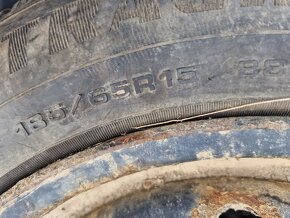 Prodám zimní pneu 185/65 r15 s disky - 3