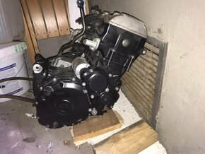 Motor Suzuki GSR 600 2006 - 3