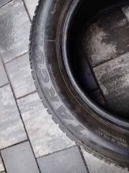 Zimní pneu 235/55 R17 6 mm - 3