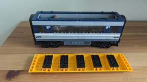 LEGO vlak jidelni vagon ze setu 60197 #1 - 3