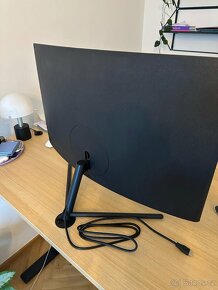 Prodám monitor Samsung 32" UHD monitor UR590 - 3