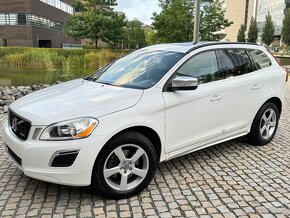 Volvo XC60 2.4D 4x4 AUT R-DESIGN TAŽNÉ NAVI VÝHŘEV SERVISKA - 3