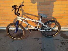 BMX značky GT - 3