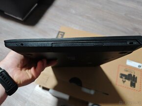 Notebook Lenovo V110 s SSD diskem a dobrou baterií - 3