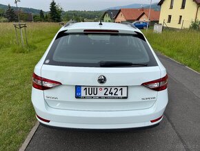 Škoda Superb 3 combi, najeto 142 tkm, 1 maj., servis - 3