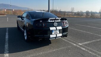 Ford Mustang V6 3.7 (2013) – manuál, velmi dobrý stav - 3