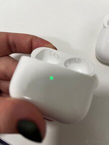 Apple AirPods 2022 s Lightning pouzdrem - 3