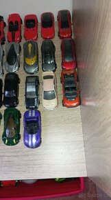 46 kusů hot wheels aut - 3