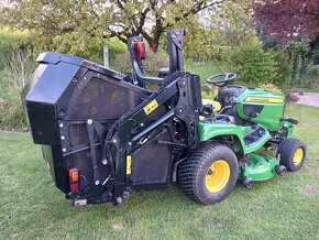 Zahradní traktor John Deere X950R  s vysokým výsypem - 3