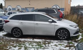 Toyota Auris Hybrid KOMBI 2017 automat - 3