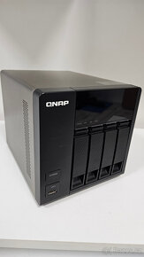 NAS úložiště QNAP TS412 + 4x 2 TB disky - 3