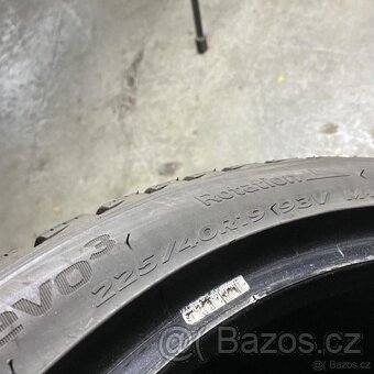 Zimní pneu 225/40 R19 93W Hankook 6mm - 3